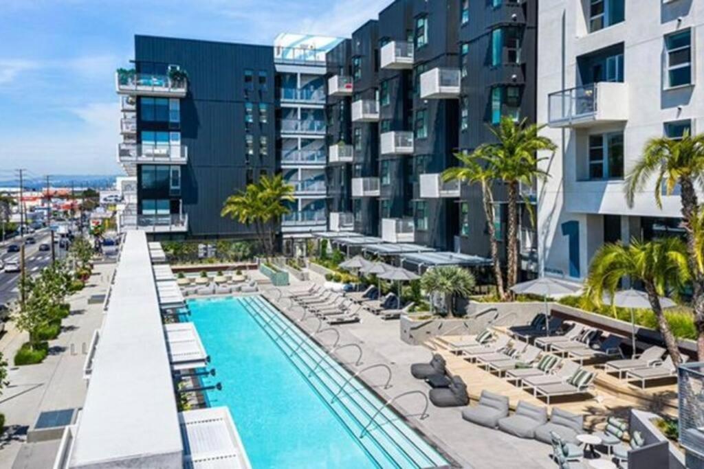 Spacious And Modern 3 Bedroom 2 Unit Apartment Los Angeles